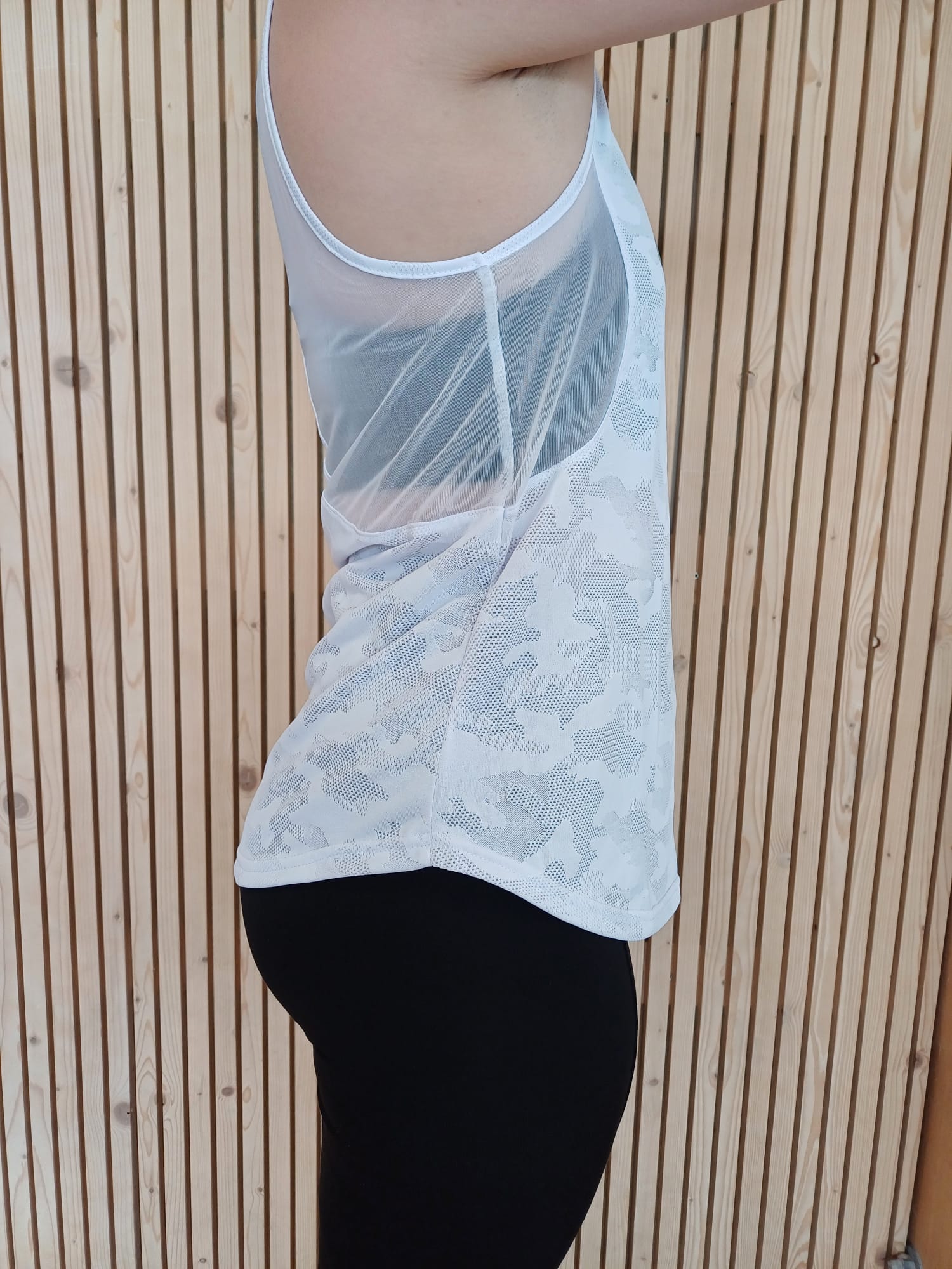 Débardeur fitness côté